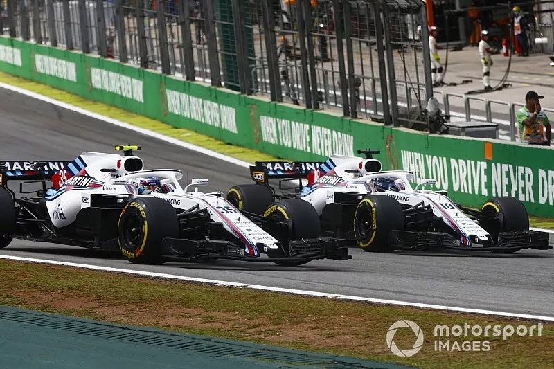 Sergey Sirotkin, Williams FW41, en lutte avec Lance Stroll, Williams FW41