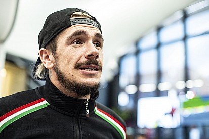 'Krankzinnig' dat rijders voor MotoGP-zitjes betalen, vindt Redding