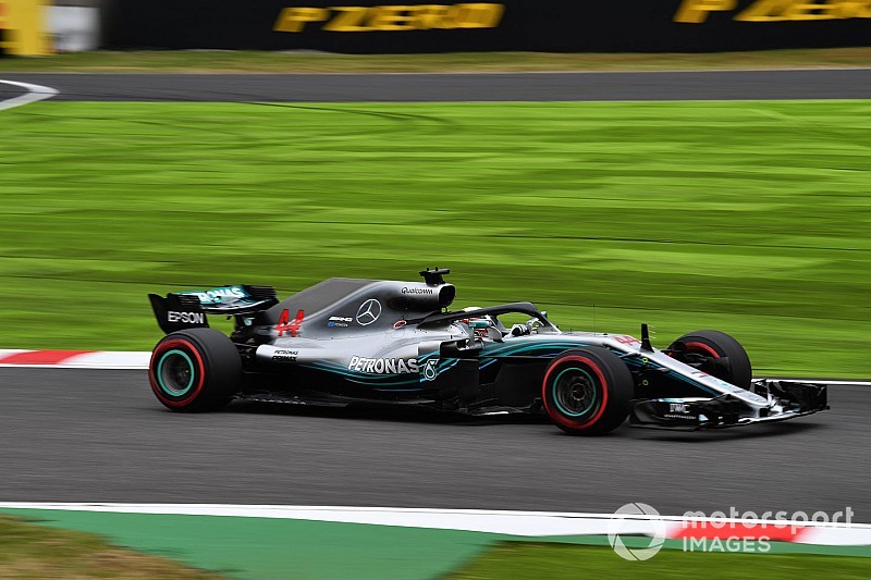 F1: Hamilton festeggia l'80esima pole in Giappone, disastro Ferrari
