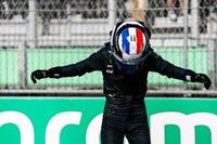 Doriane Pin, reina de Arabia en la F1 Academy con surrealista final