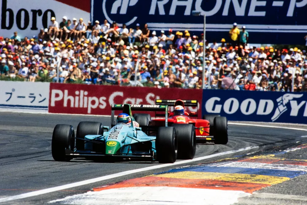 Ivan Capelli, Leyton House CG901 Judd, devant Alain Prost, Ferrari 641/2.