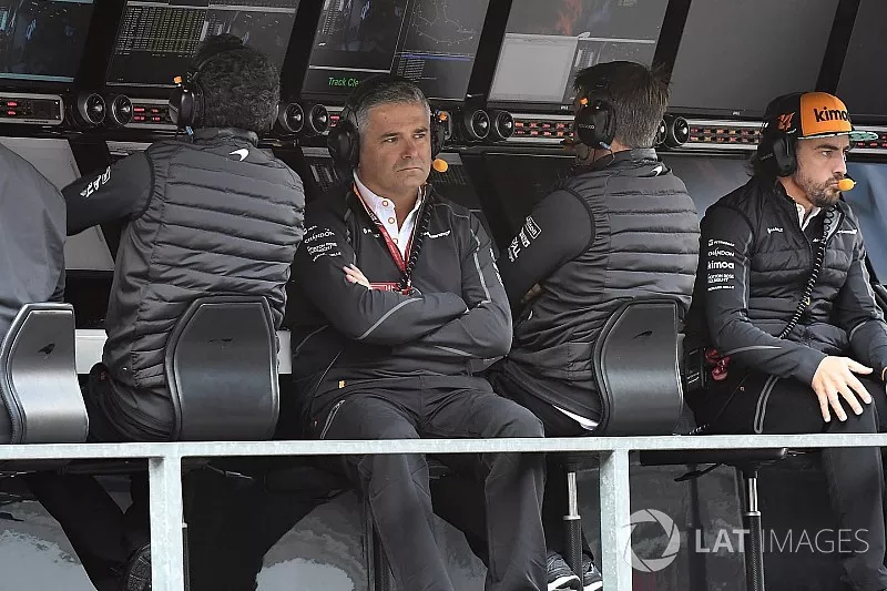 Gil De Ferran McLaren and Fernando Alonso, McLaren on the pit wall gantry