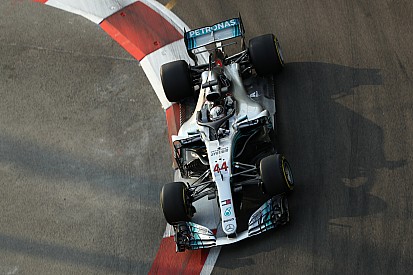 Hamilton ya busca mejoras para el Mercedes de 2019