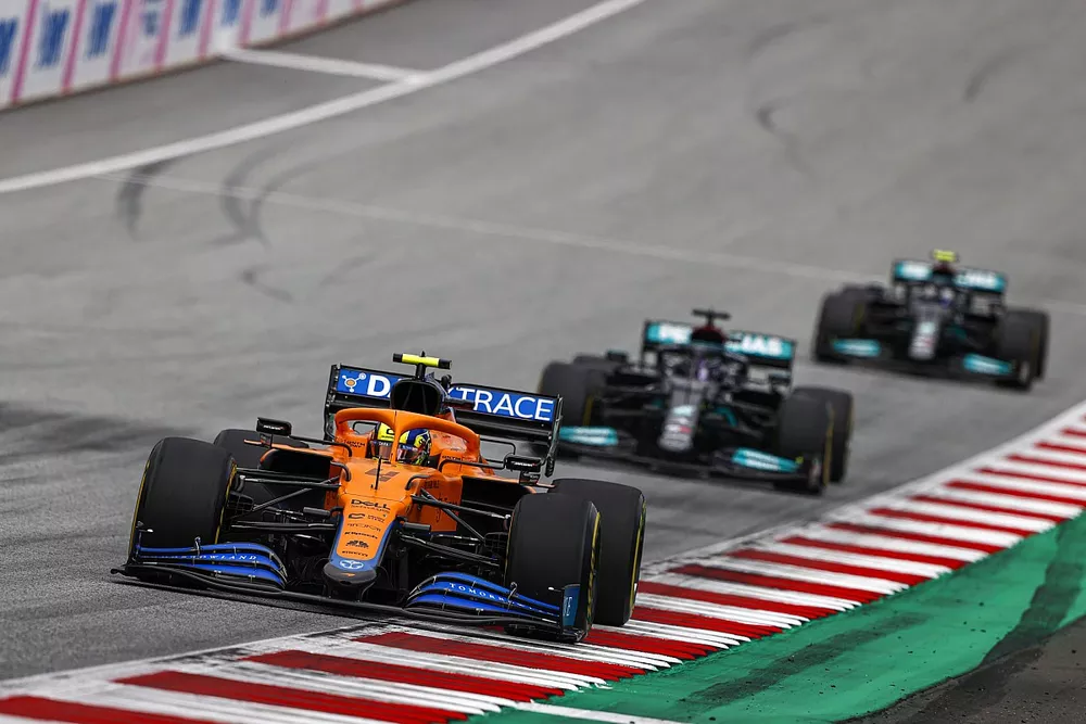Lando Norris, McLaren MCL35M, Lewis Hamilton, Mercedes W12