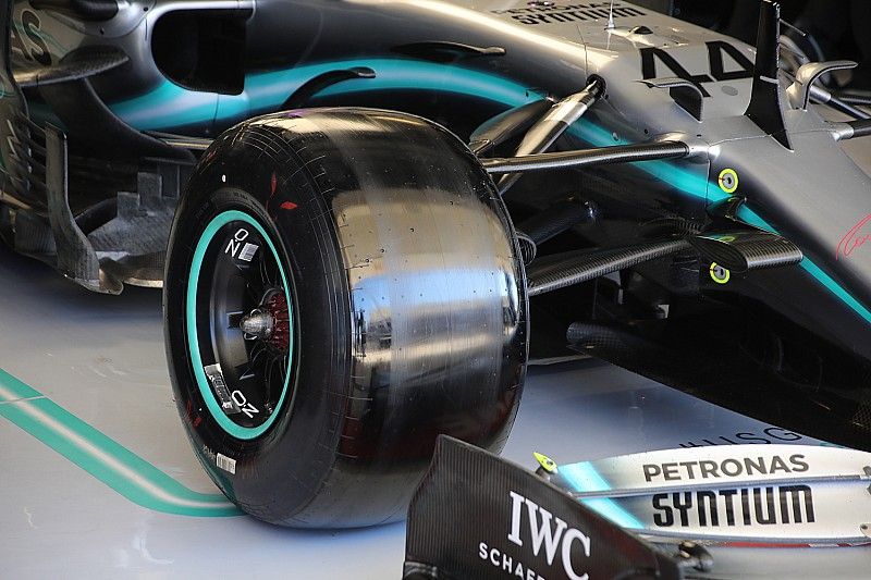 Mercedes AMG F1 W10, front suspension