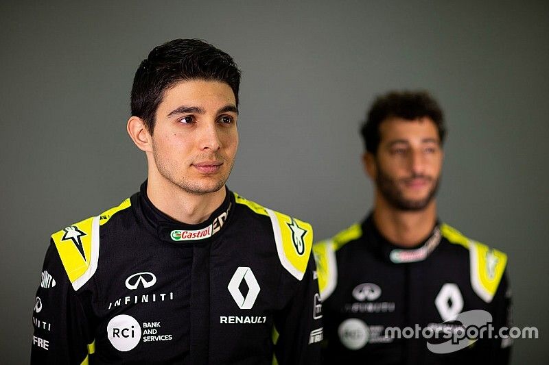 Daniel Ricciardo, Esteban Ocon, Renault F1 Team
