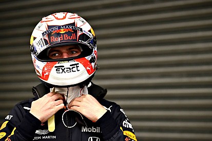 Verstappen kan nieuwe witte helm eindelijk gebruiken