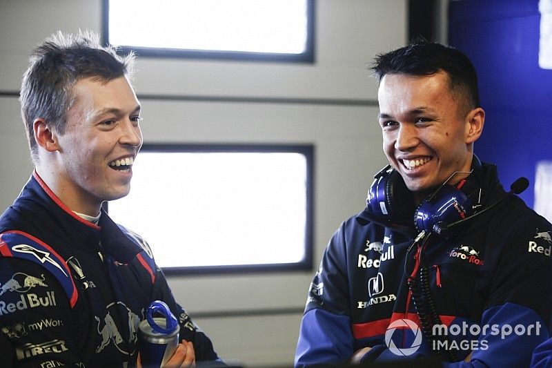 Daniil Kvyat, Toro Roso STR14 and Alexander Albon, Scuderia Toro Rosso STR14 