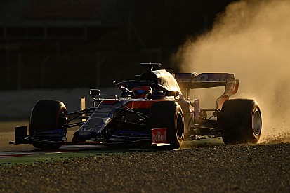 Hatalmas képgaléria az F1-es tesztsorozat első napjáról