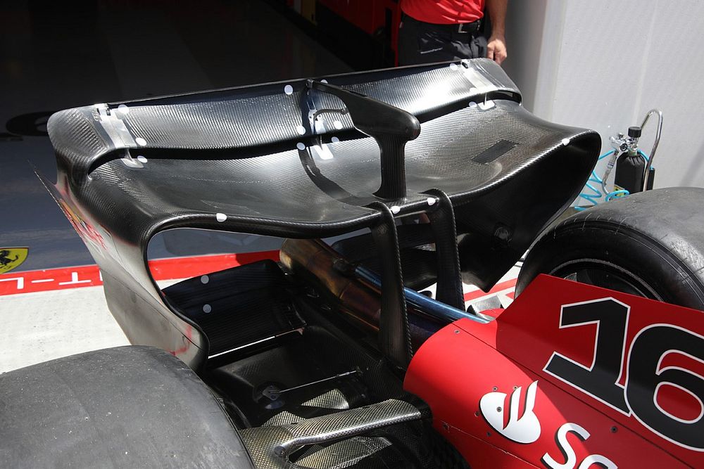 Detalle del alerón trasero del Ferrari F1-75