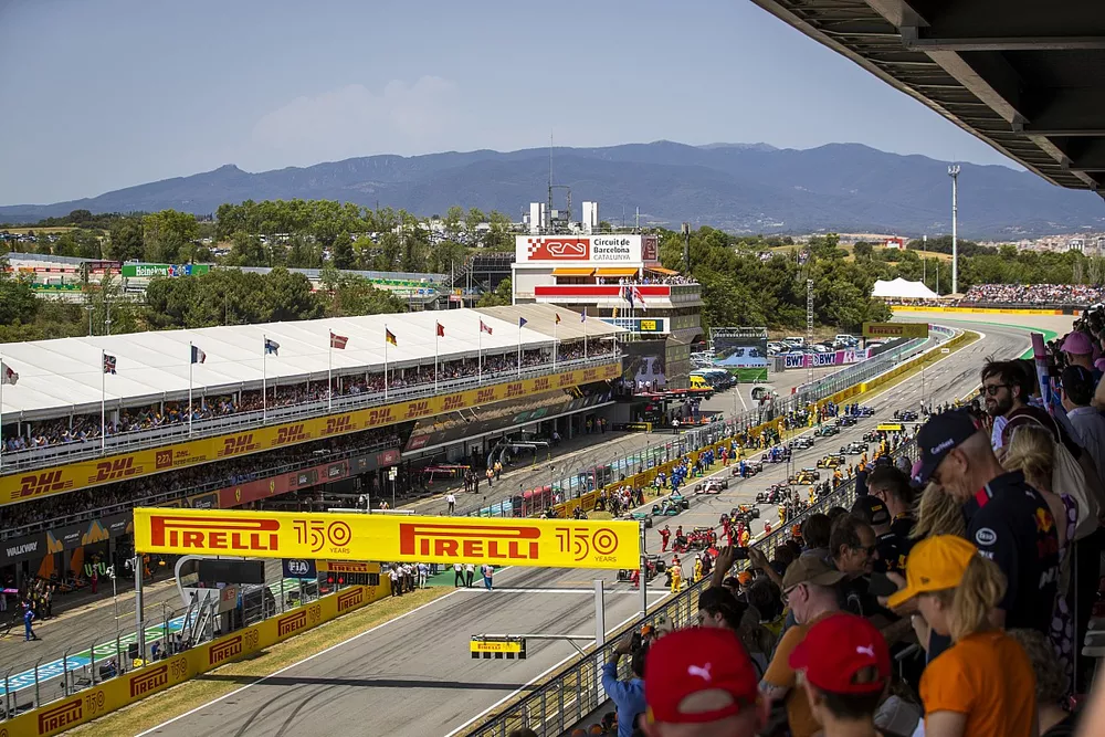 The grid clears ready for the start 