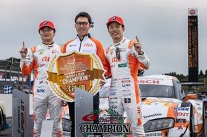 au TOM'Sの黄金時代続く。前人未到のシリーズ3連覇達成&hellip;&hellip;坪井＆山下「この環境にいられることを感謝」と口を揃える