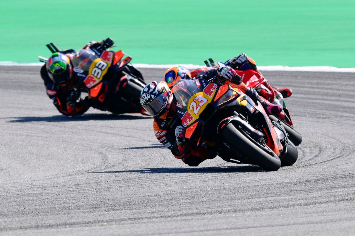 Why did KTM succeed and Aprilia struggle in MotoGP’s Malaysian GP?