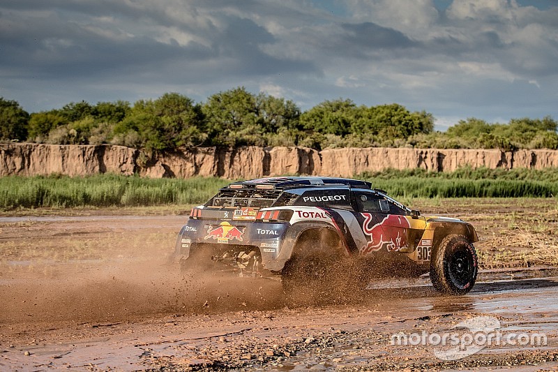 Peterhansel bate e Carlos Sainz fica perto de conquista