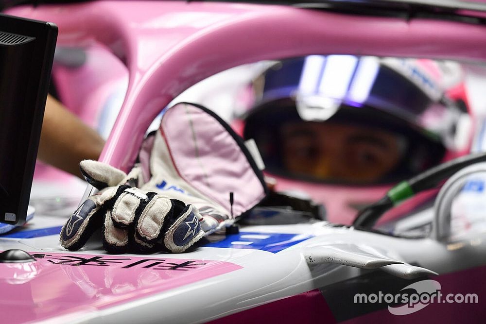 Sergio Pérez, Force India VJM11 guantes Alpinestars