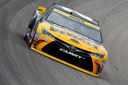 Matt Kenseth tops final Kansas practice, Kurt Busch finds trouble