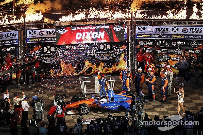 Scott Dixon vince al Texas Speedway e si porta in testa al campionato
