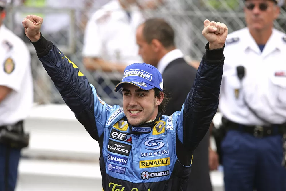 El ganador de la carrera Fernando Alonso, Renault