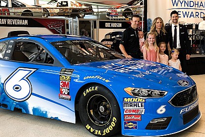 Kenseth "turun gunung" bersama Roush Racing