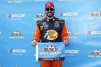 Martin Truex Jr. toma la pole en Fontana; Su&aacute;rez hasta el 30
