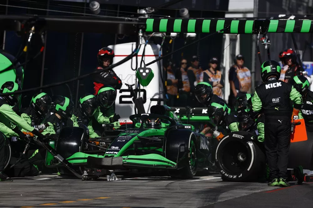 Arr&ecirc;t au stand de Valtteri Bottas, Kick Sauber F1 Team C44