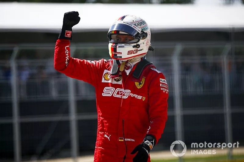 Ganador de la pole Sebastian Vettel, Ferrari celebra en Parc Ferme 