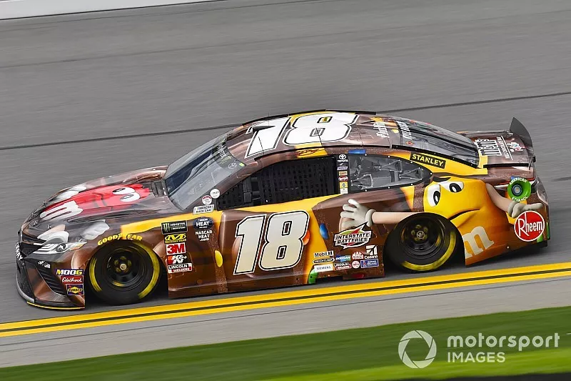  Kyle Busch, Joe Gibbs Racing, Toyota Camry M&M's Chocolate Bar