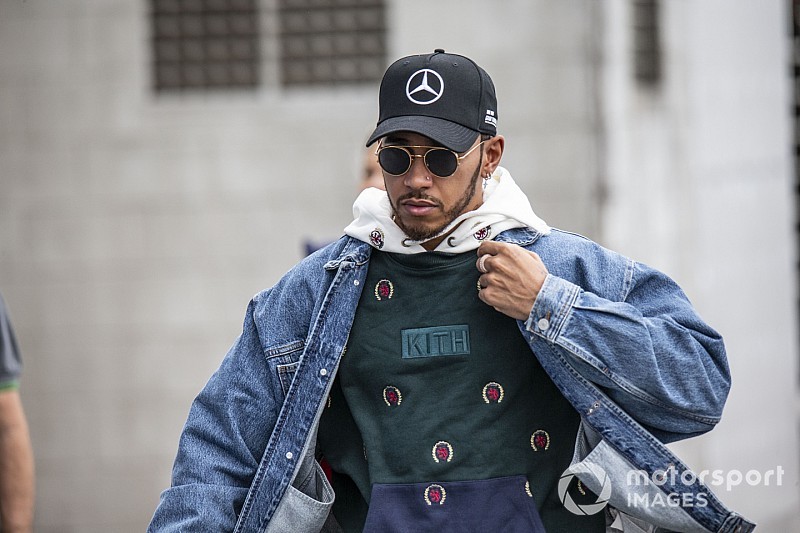 Hamilton szép lassan a Ferrarihoz tarthat, Vettel helyére?