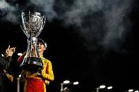 Joey Logano vence a Truex y es campe&oacute;n de la Copa 