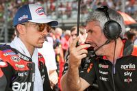 Viñales: "La Aprilia es una moto diferente rodando solo o con otros pilotos delante"