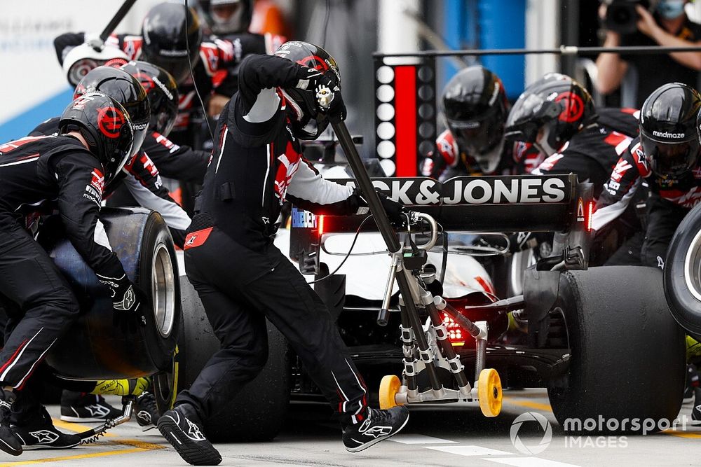 Romain Grosjean, Haas VF-20, en pits