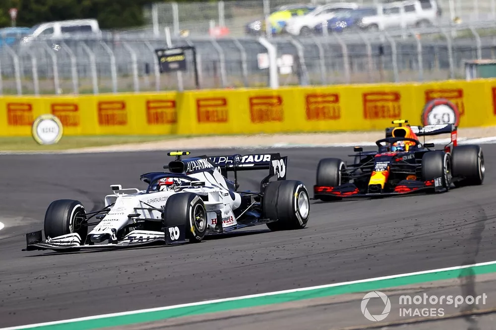 Pierre Gasly, AlphaTauri AT01, Alex Albon, Red Bull Racing RB16