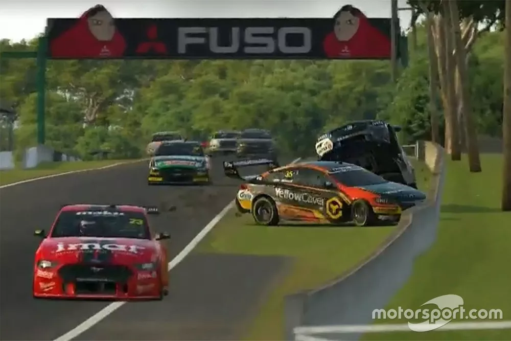 Crash, Jamie Whincup, Triple Eight Race Engineering Holden, Anton De Pasquale, Erebus Motorsport Holden

