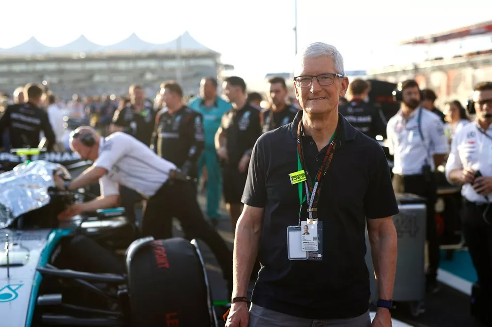 Tim Cook, Apple, on the grid