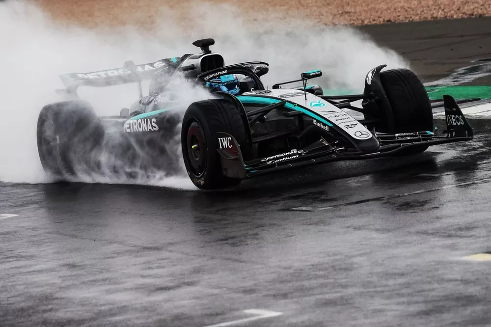 George Russell, Mercedes W15, Test Pirelli a Silverstone