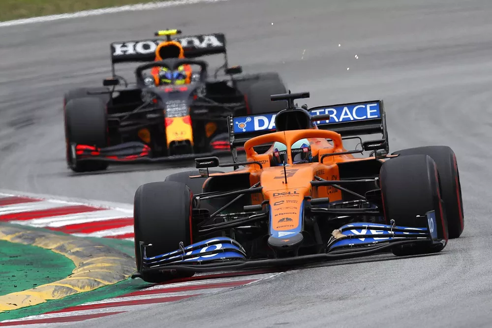 Daniel Ricciardo, McLaren MCL35M, Sergio Perez, Red Bull Racing RB16B