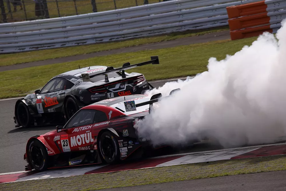 #23 MOTUL AUTECH GT-R