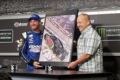 Sam Bass, NASCAR's first officially licensed artist, dies at 57