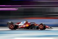 Hamilton resignado: "Soy r&aacute;pido, pero no logro juntar una buena vuelta"