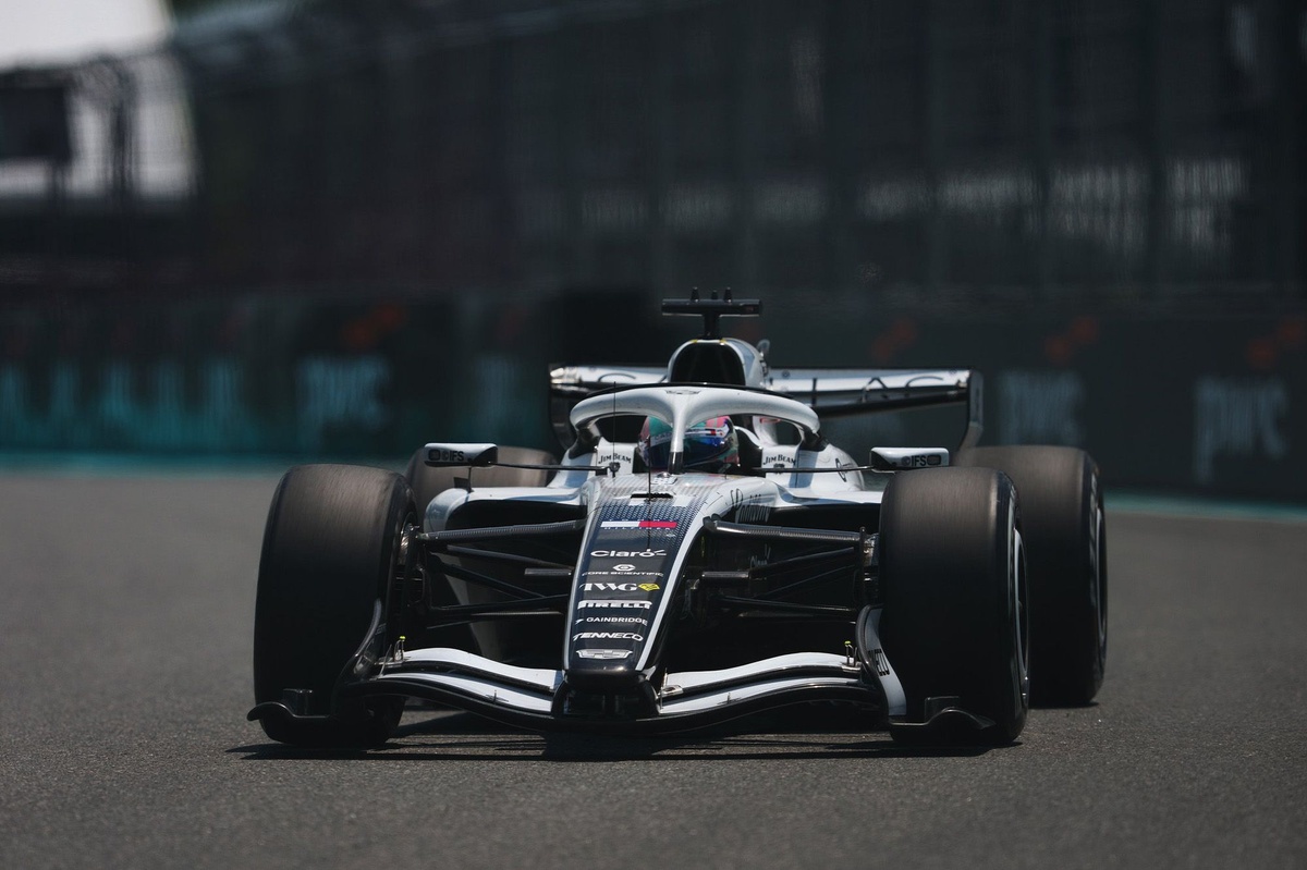 Checo Pérez califica de un paso atrás para Cadillac la clasificación para Miami