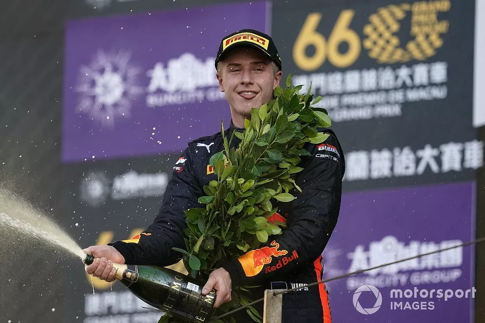 Podium : J&uuml;ri Vips, Hitech Grand Prix