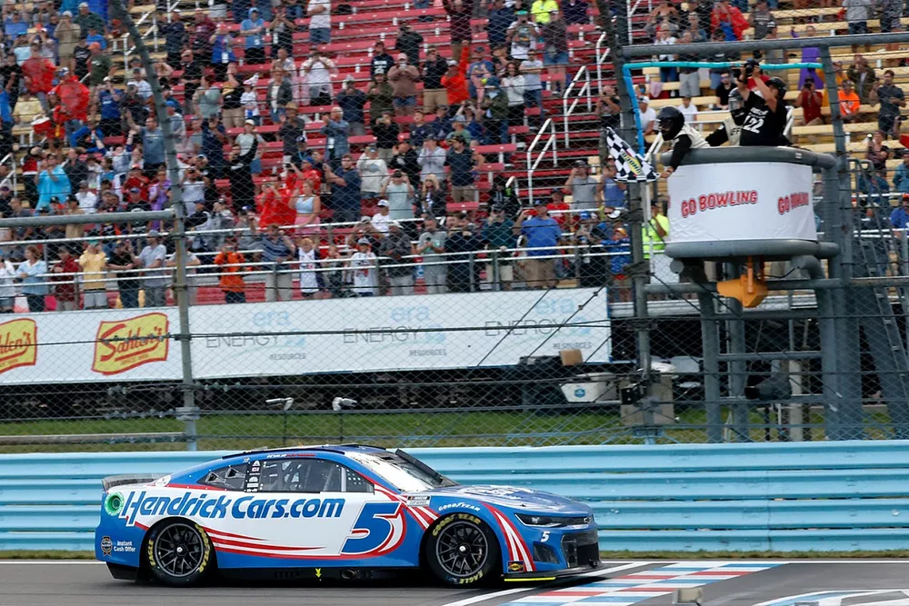 Race winner Kyle Larson, Hendrick Motorsports, Chevrolet Camaro