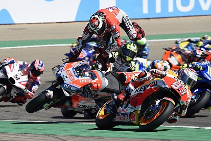 Insiden awal balapan, Lorenzo salahkan Marquez