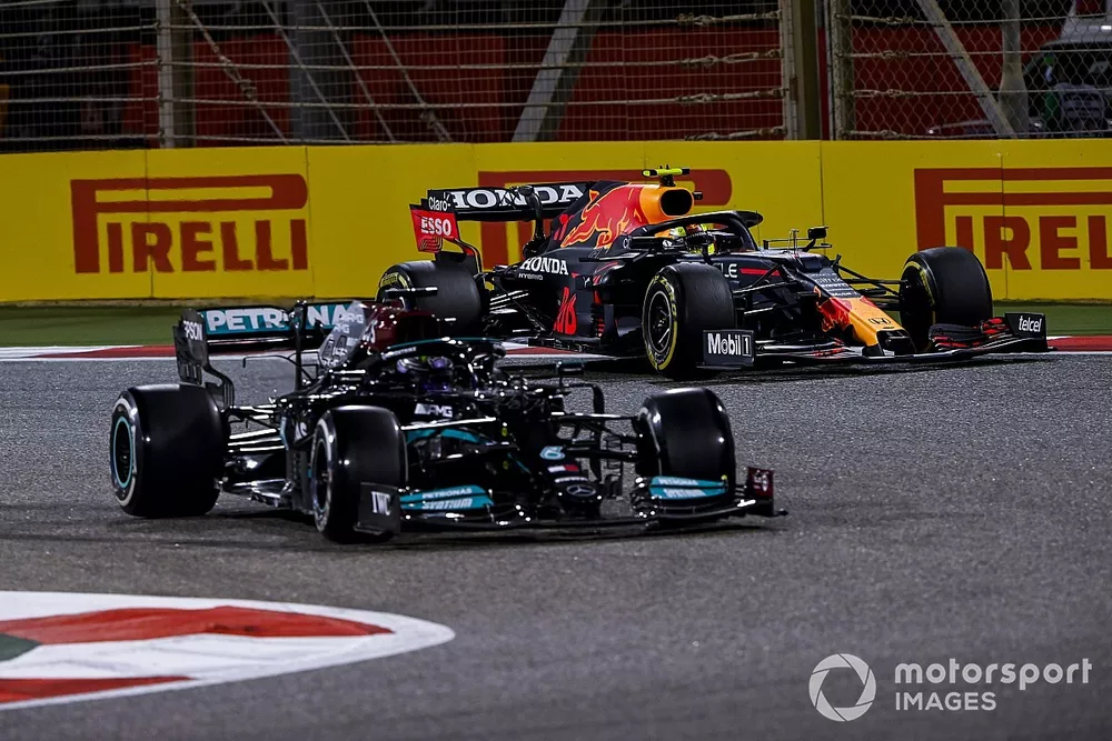 Lewis Hamilton, Mercedes W12, Sergio Perez, Red Bull Racing RB16B