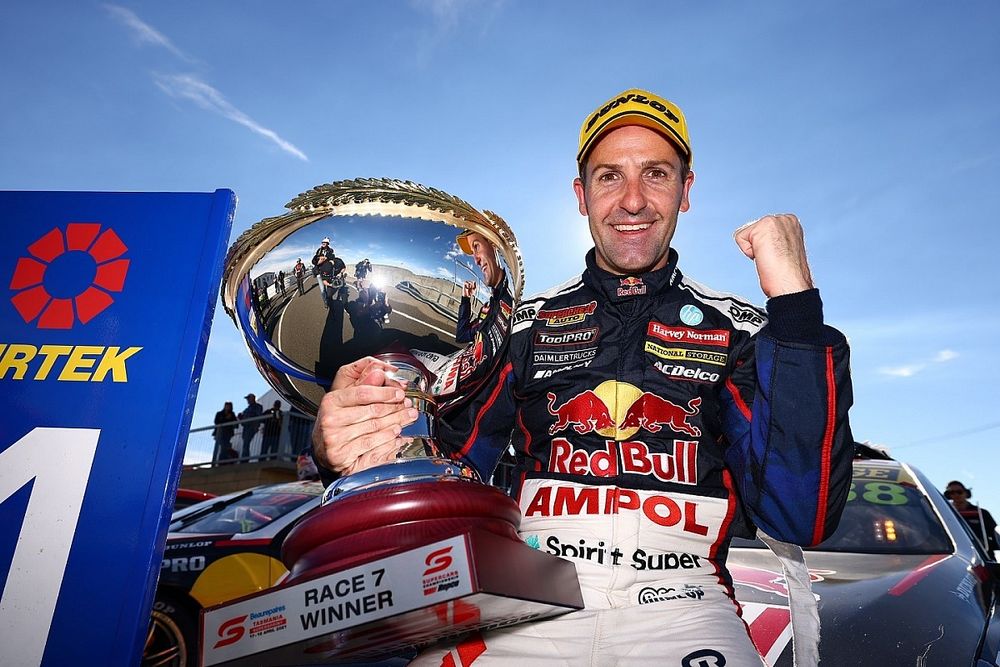 Race winner Jamie Whincup, Triple Eight Race Engineering