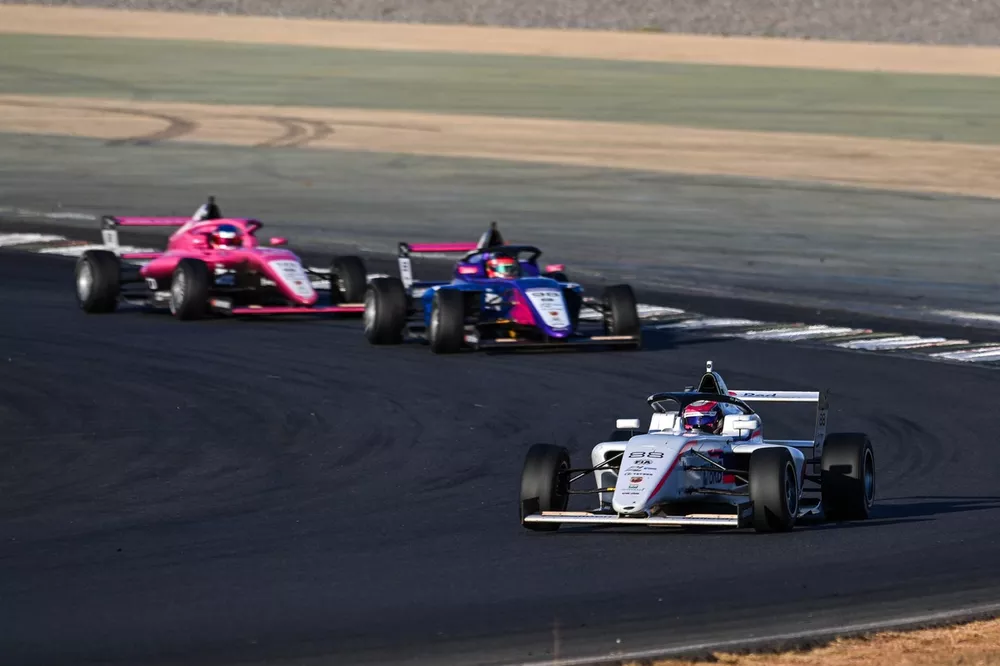 Arthur Pavie; F4 Brasil