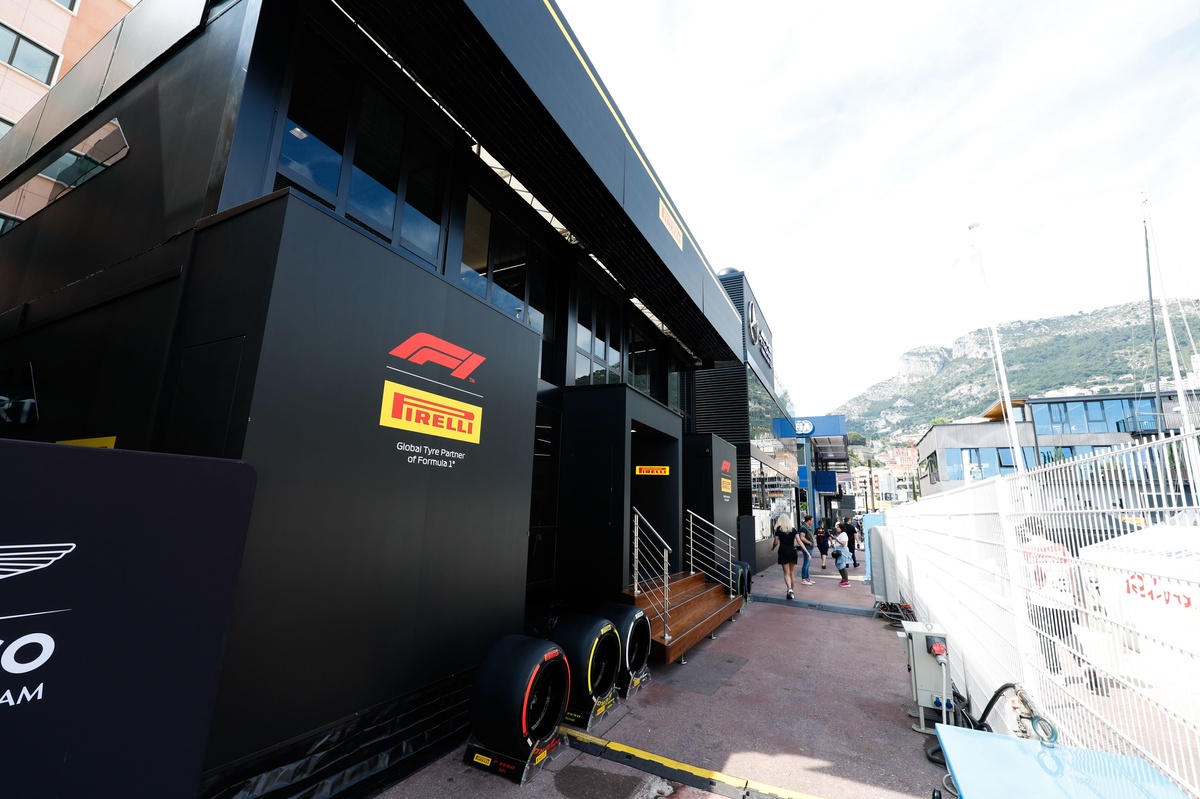 https://cdn-3.motorsport.com/images/amp/0k7OdEj0/s6/the-pirelli-motorhome.jpg