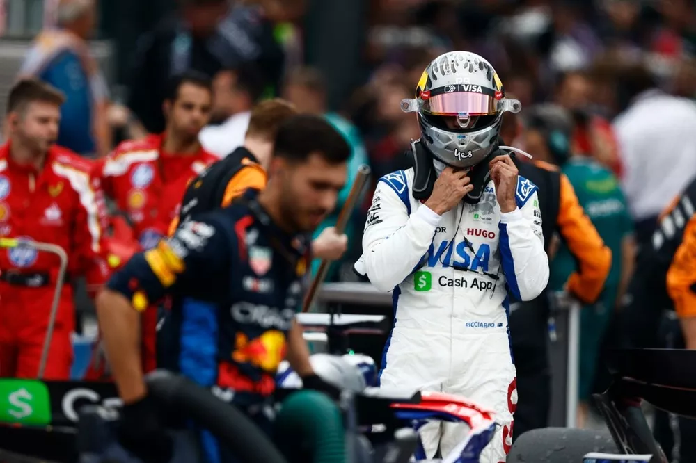 Daniel Ricciardo, Visa Cash App RB F1 Team, en Parc Ferme tras la carrera