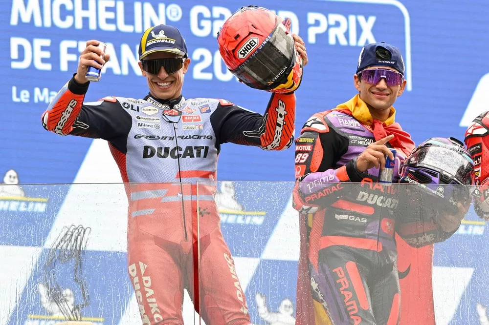 Podio: segundo Marc M&aacute;rquez, Gresini Racing, ganador Jorge Mart&iacute;n, Pramac Racing