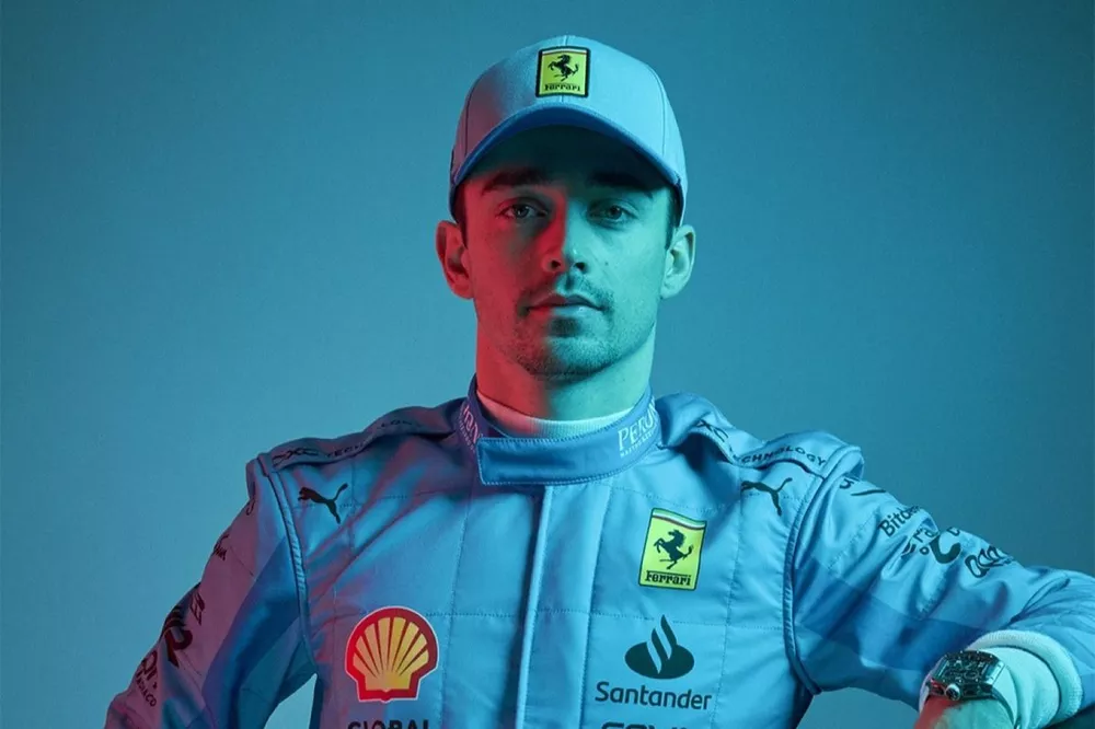 Charles Leclerc, Ferrari, tuta azzurra per il GP di Miami